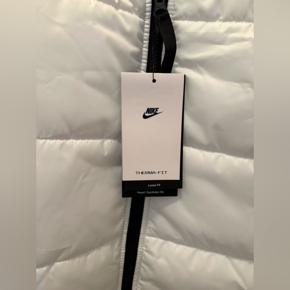Nike Puffer Coat - Women’s Size Medium - Picture 11 of 12